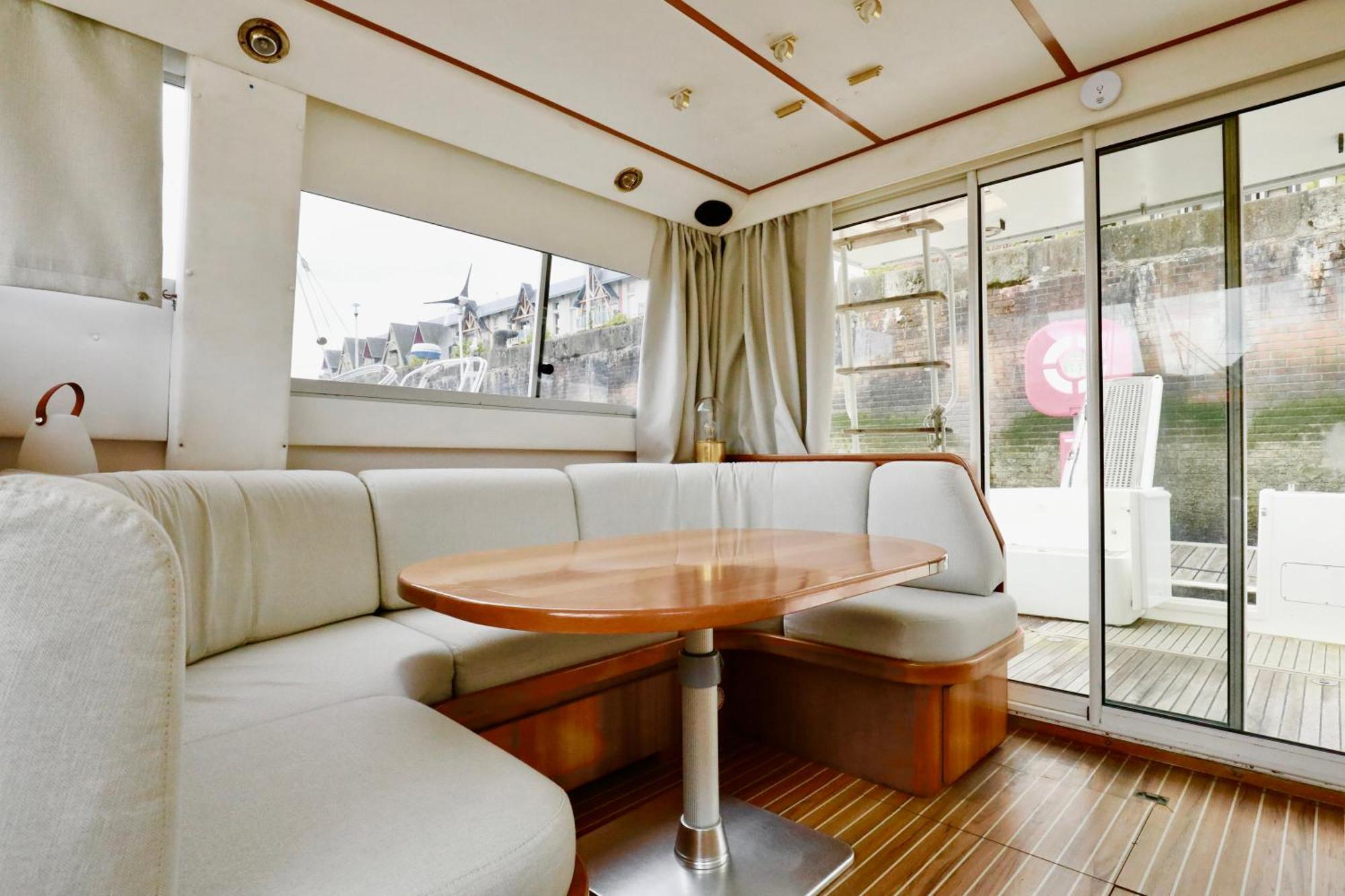 Yacht Botel *